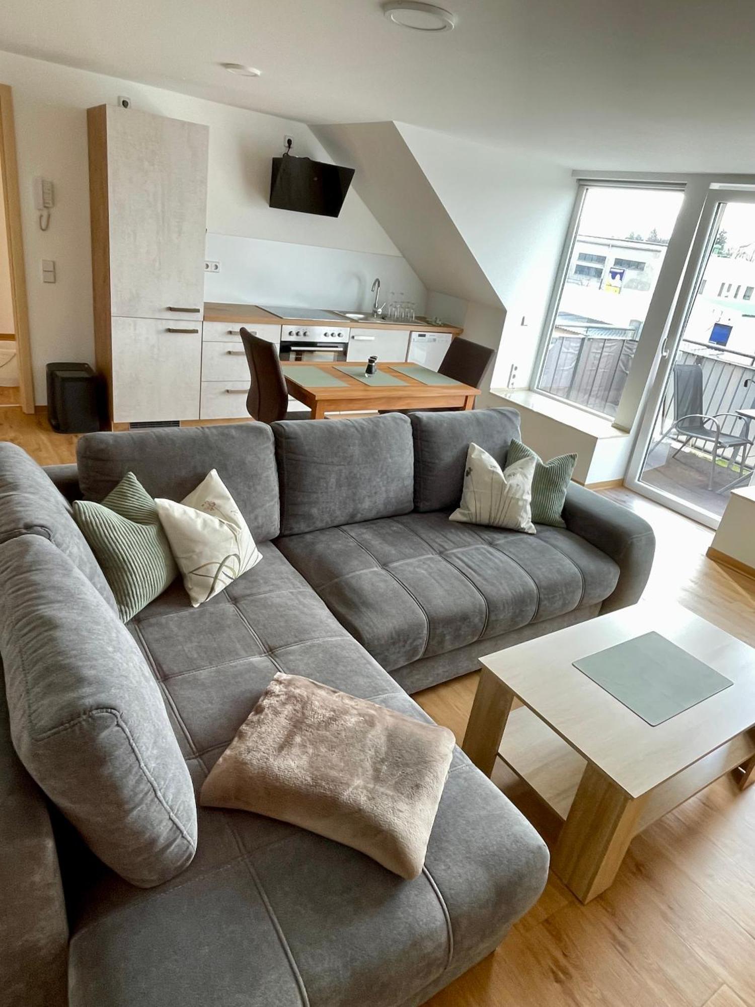 Stadtoase Geraeumige Gaestewohnungen Mit Balkon, Komfort, Modernitaet Und Ruhe, Fuer Monteure Geeignet, Free Wifi フランケンベルク エクステリア 写真