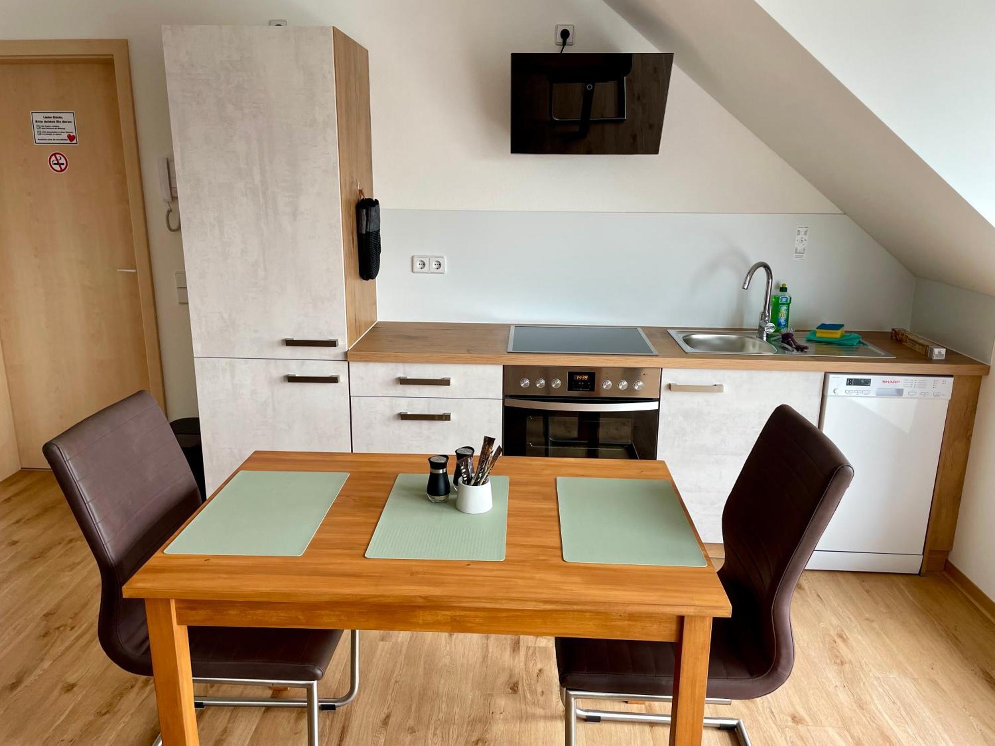 Stadtoase Geraeumige Gaestewohnungen Mit Balkon, Komfort, Modernitaet Und Ruhe, Fuer Monteure Geeignet, Free Wifi フランケンベルク エクステリア 写真
